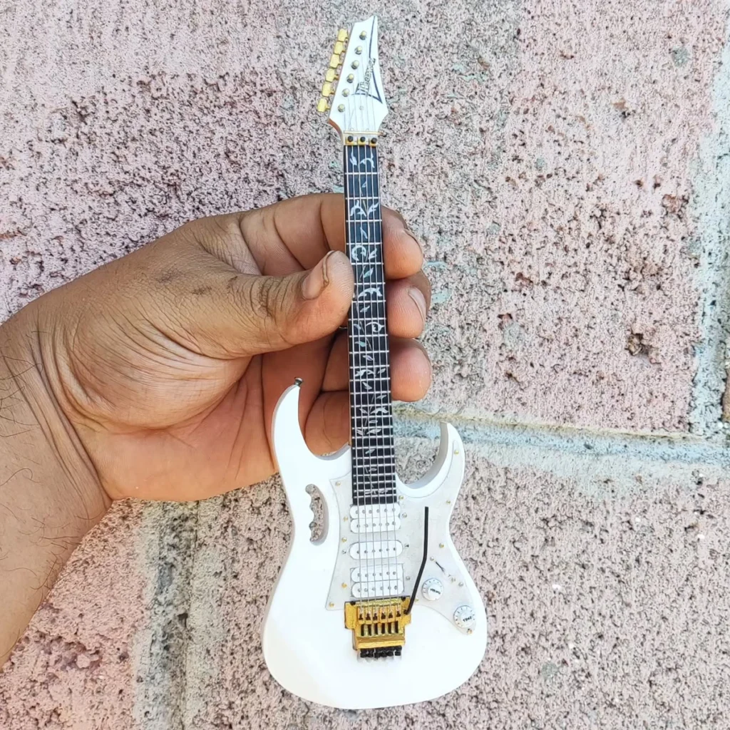 Ibanez JEM – Guitarra eléctrica | Instrumentos Miniatura El Salvador
